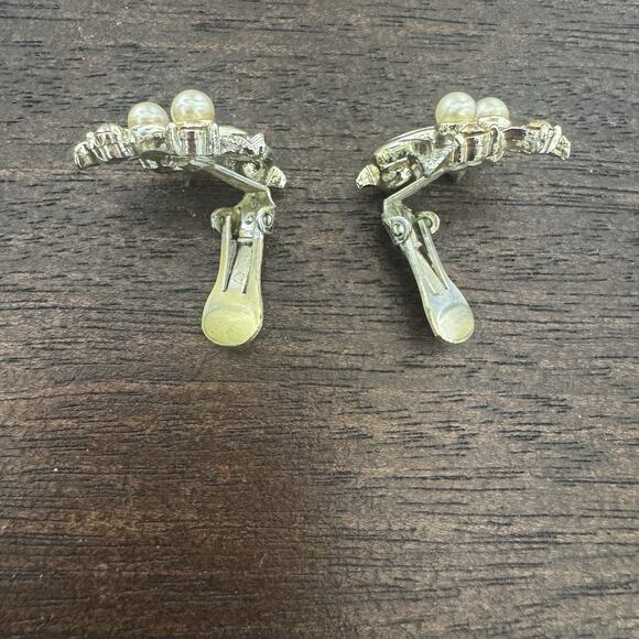 Vintage Clip On Earrings Costume Silver Tone Rhinestones Faux Pearl - Picture 8 of 11